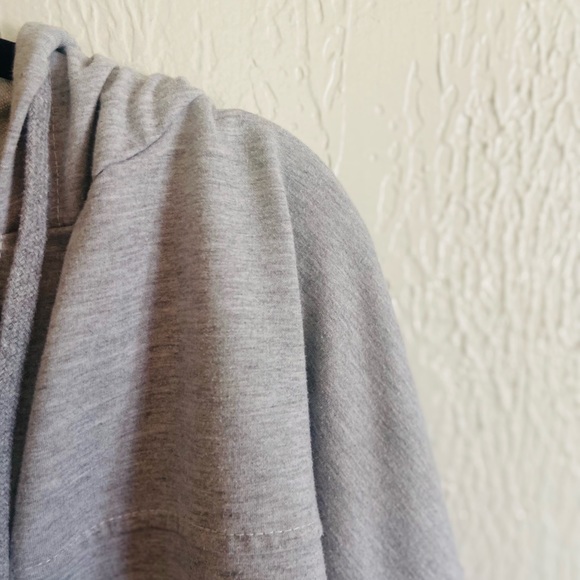 Light grey cropped zip up - Picture 2 of 3